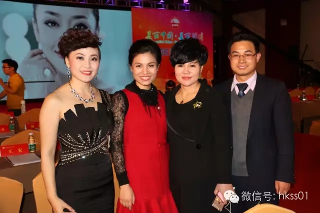 �������f(xi��)����(hu��)�L(zh��ng)��ʢ�����F(tu��n)�����L(zh��ng)�����AŮʿ�����F�e�y�A���W(xu��)Ժ������У�L(zh��ng)��ͬ��ϯ�˱������(hu��)